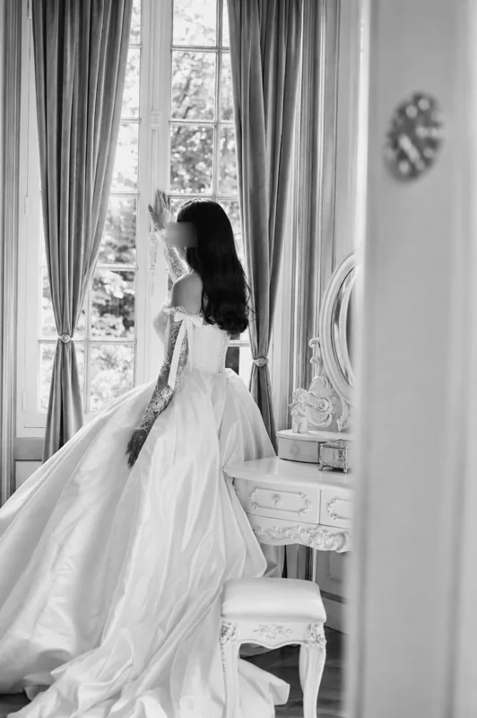 Avant le premier regard — photographie de mariage IR STUDIO en noir et blanc