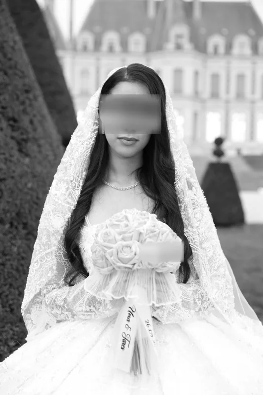 Une allure, une lumière — photographie de mariage IR STUDIO en noir et blanc