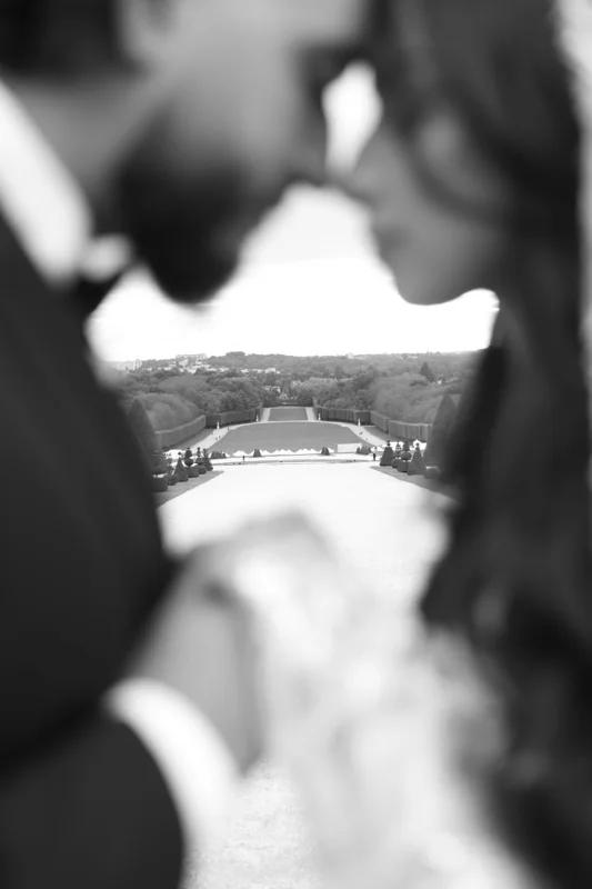 Les instants à deux — photographie de mariage IR STUDIO en noir et blanc
