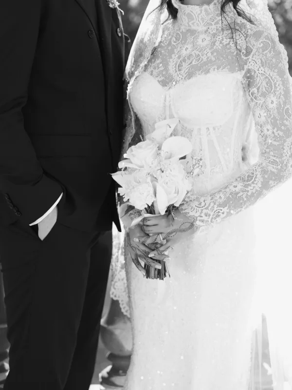 La beauté des détails — photographie de mariage IR STUDIO en noir et blanc