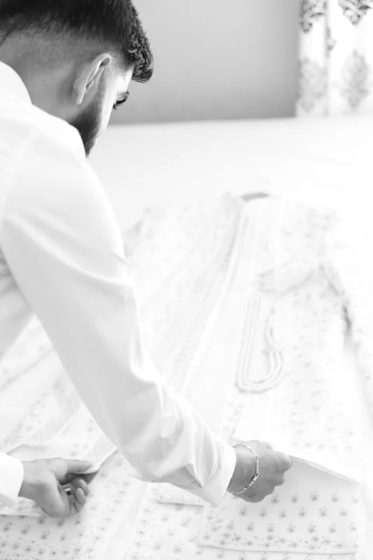 Avant le premier regard — photographie de mariage IR STUDIO en noir et blanc