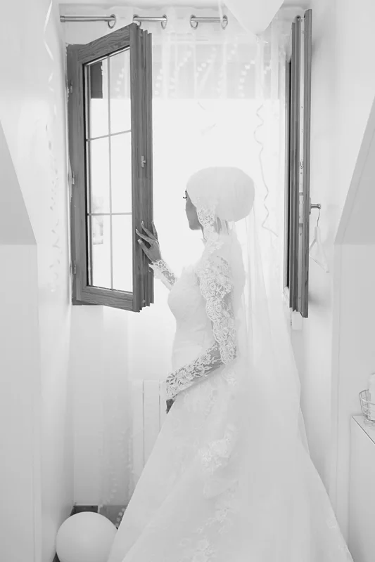 Avant le premier regard — photographie de mariage IR STUDIO en noir et blanc