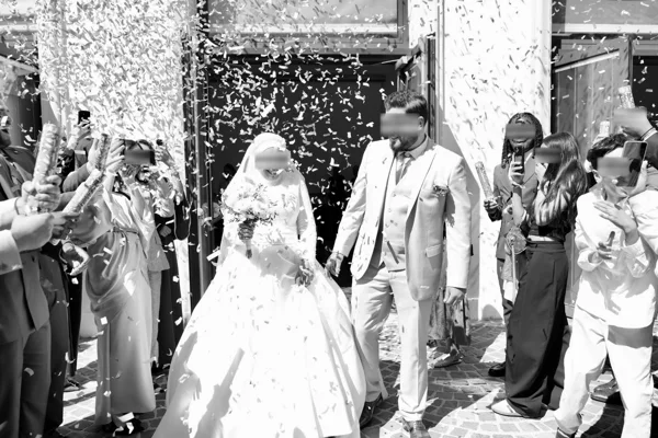 La joie partagée — photographie de mariage IR STUDIO en noir et blanc