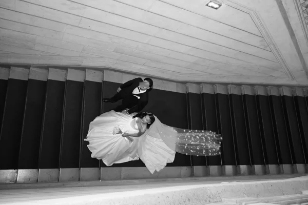 Les instants à deux — photographie de mariage IR STUDIO en noir et blanc