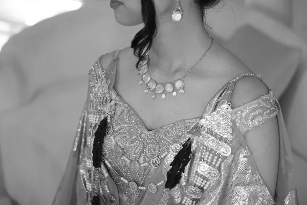 Parure et tenue de cérémonie