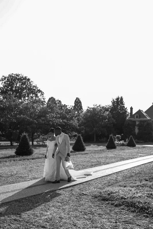 Les instants à deux — photographie de mariage IR STUDIO en noir et blanc