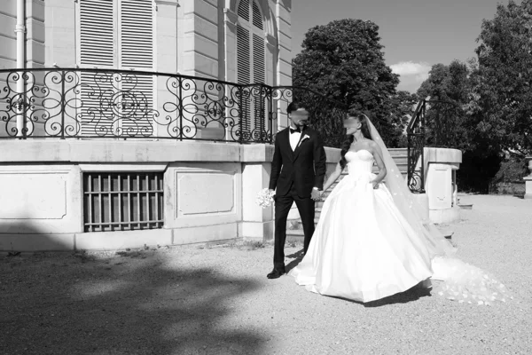 Les instants à deux — photographie de mariage IR STUDIO en noir et blanc