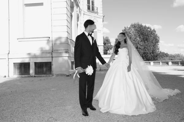 Les instants à deux — photographie de mariage IR STUDIO en noir et blanc
