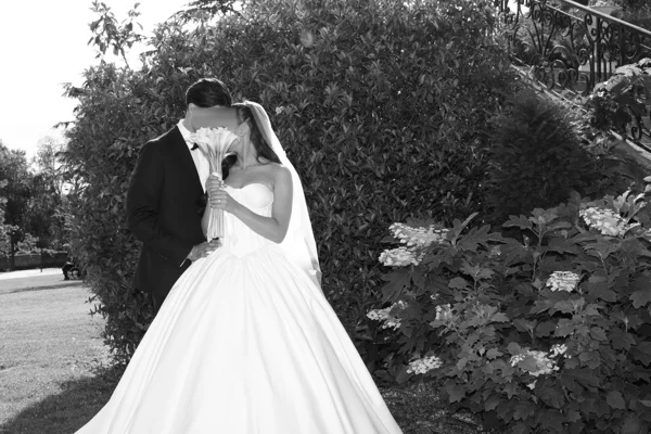 Les instants à deux — photographie de mariage IR STUDIO en noir et blanc