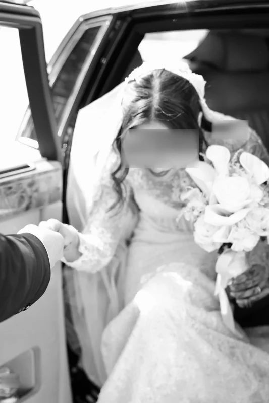 Avant le premier regard — photographie de mariage IR STUDIO en noir et blanc