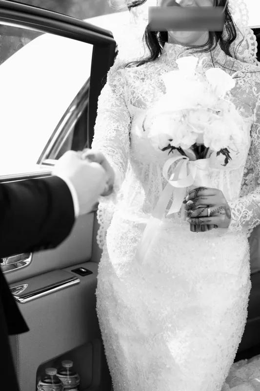 Avant le premier regard — photographie de mariage IR STUDIO en noir et blanc