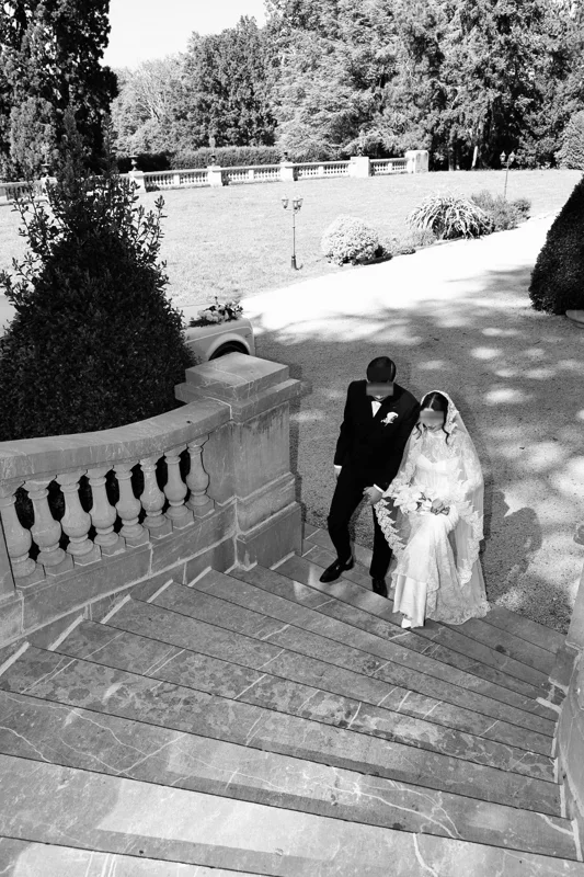 Les instants à deux — photographie de mariage IR STUDIO en noir et blanc