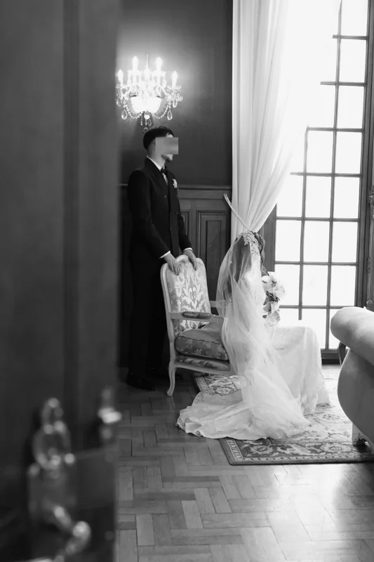 Avant le premier regard — photographie de mariage IR STUDIO en noir et blanc