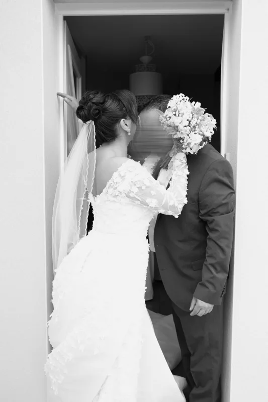 Les instants à deux — photographie de mariage IR STUDIO en noir et blanc