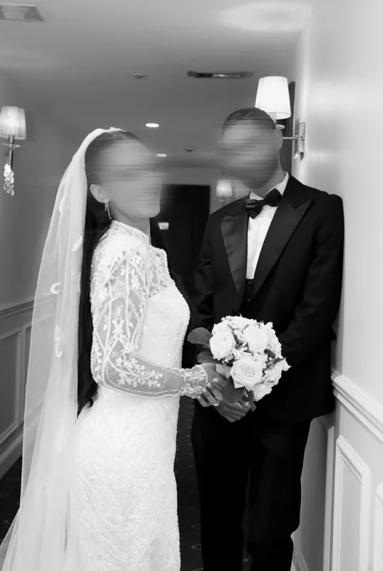 Les instants à deux — photographie de mariage IR STUDIO en noir et blanc