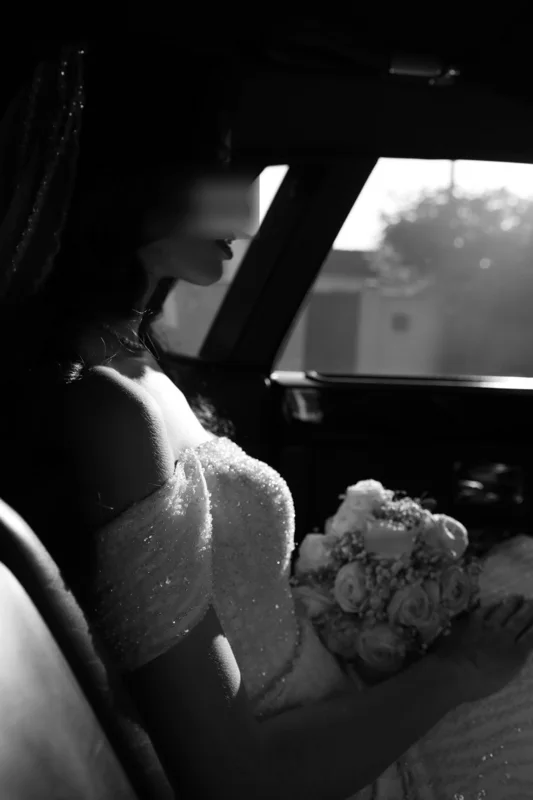 Avant le premier regard — photographie de mariage IR STUDIO en noir et blanc