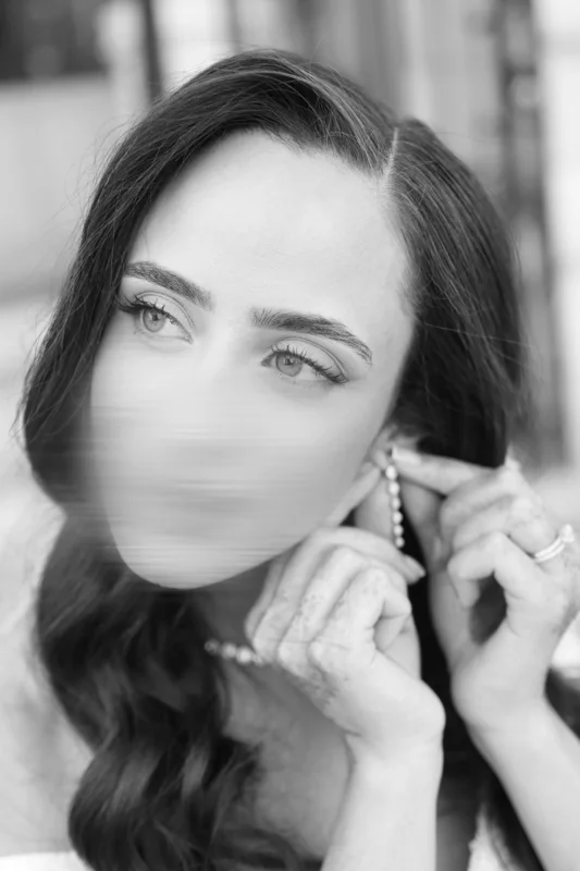 Avant le premier regard — photographie de mariage IR STUDIO en noir et blanc