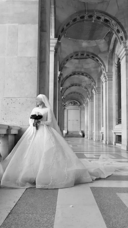 Une allure, une lumière — photographie de mariage IR STUDIO en noir et blanc