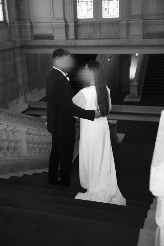 Les instants à deux — photographie de mariage IR STUDIO en noir et blanc