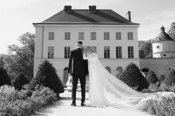 Les instants à deux — photographie de mariage IR STUDIO en noir et blanc